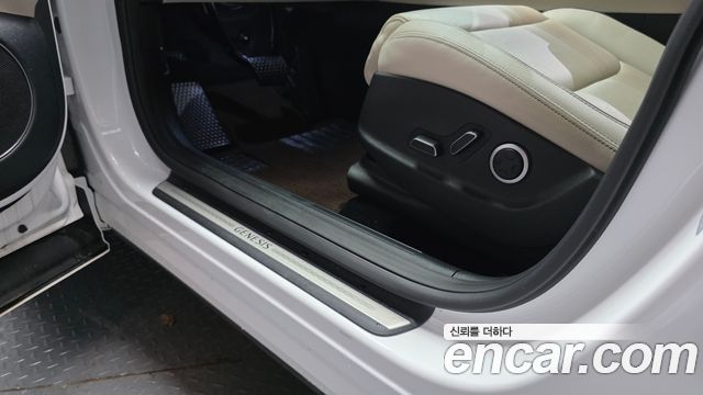 Genesis GV70 2024 — photo 28