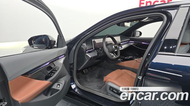 BMW 5-Series 2026 — photo 13