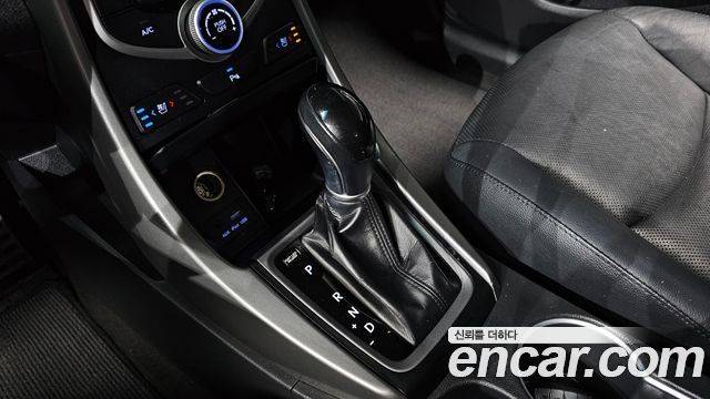 Hyundai AVANTE 2016 — photo 12