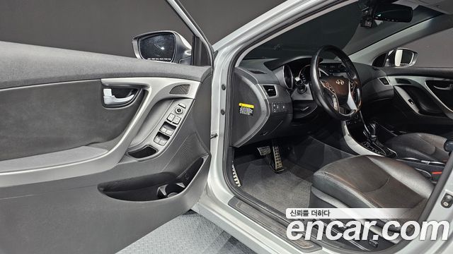 Hyundai AVANTE 2016 — photo 13