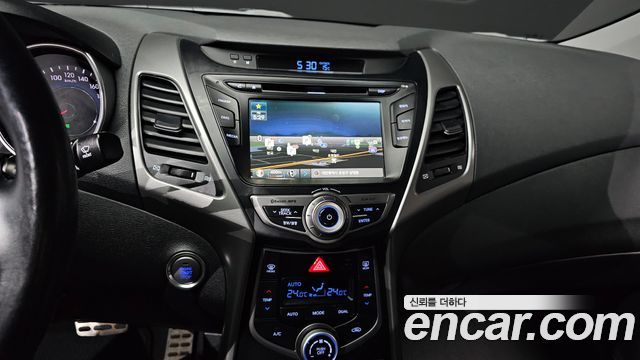 Hyundai AVANTE 2016 — photo 21
