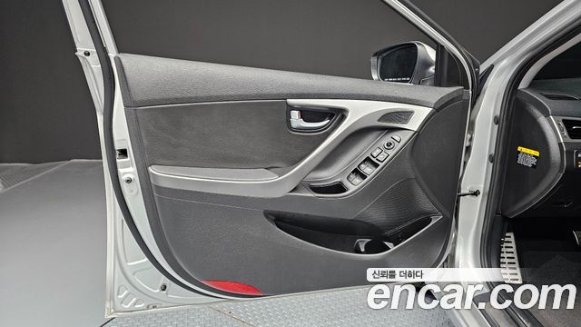 Hyundai AVANTE 2016 — photo 14