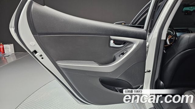 Hyundai AVANTE 2016 — photo 15