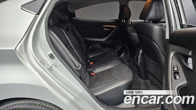 Hyundai AVANTE 2016 — photo 29