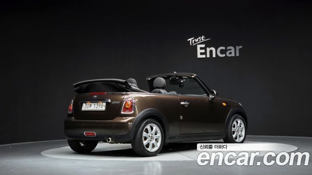Mini Cooper Convertible 2010 — photo 2