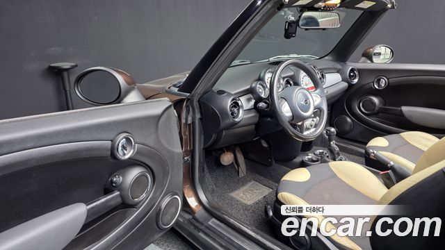Mini Cooper Convertible 2010 — photo 10