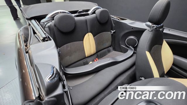 Mini Cooper Convertible 2010 — photo 12