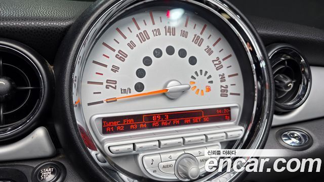 Mini Cooper Convertible 2010 — photo 16