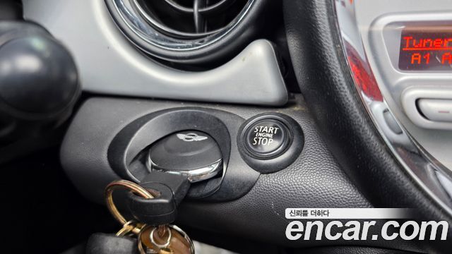 Mini Cooper Convertible 2010 — photo 17