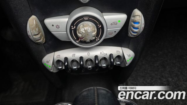 Mini Cooper Convertible 2010 — photo 18
