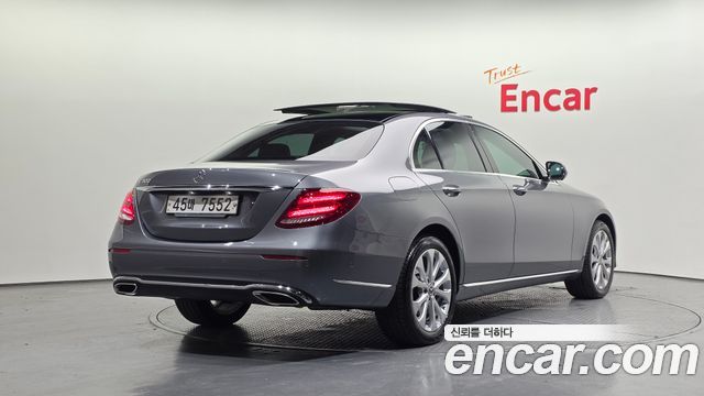 Mercedes-Benz E-Class 2019 — photo 2