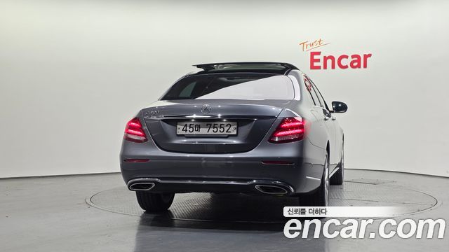 Mercedes-Benz E-Class 2019 — photo 4