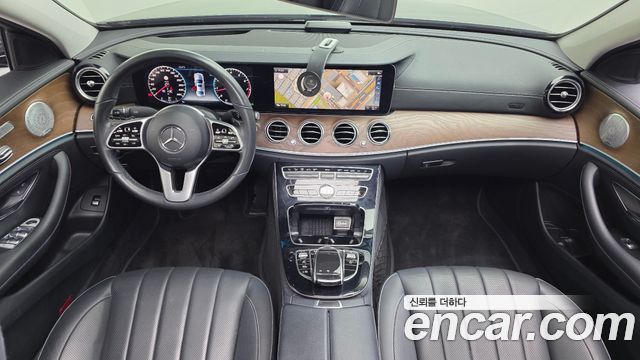 Mercedes-Benz E-Class 2019 — photo 7