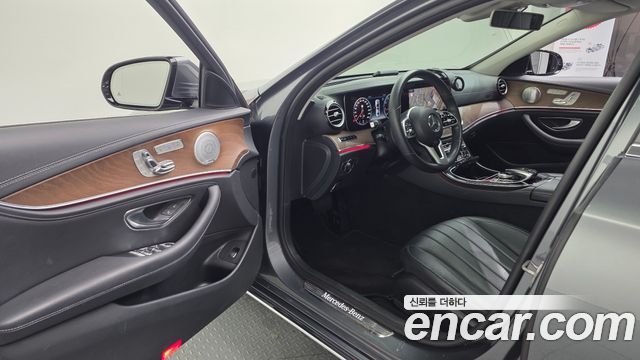 Mercedes-Benz E-Class 2019 — photo 10
