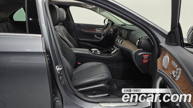 Mercedes-Benz E-Class 2019 — photo 11