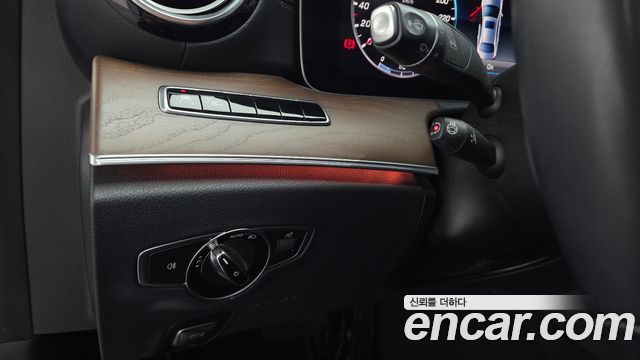 Mercedes-Benz E-Class 2019 — photo 17