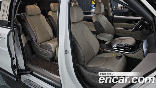 Kia Canival 2021 — photo 17