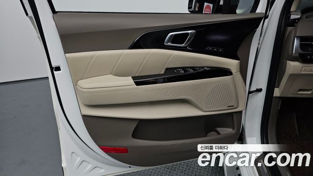 Kia Canival 2021 — photo 14