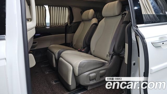Kia Canival 2021 — photo 16