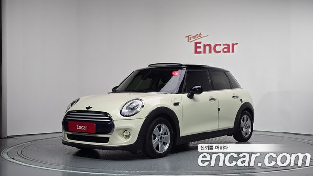 Mini Cooper 2015 — photo 1