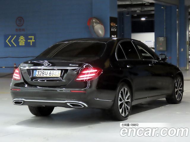 Mercedes-Benz E-Class 2017 — photo 4