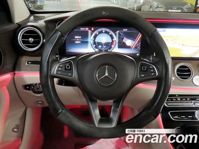 Mercedes-Benz E-Class 2017 — photo 9