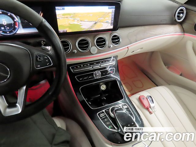 Mercedes-Benz E-Class 2017 — photo 10