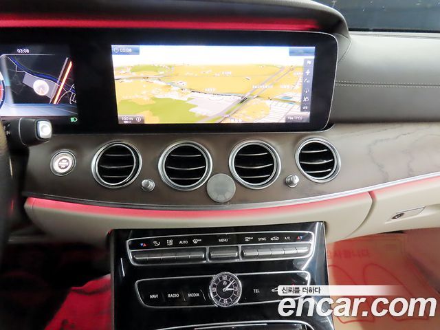 Mercedes-Benz E-Class 2017 — photo 11