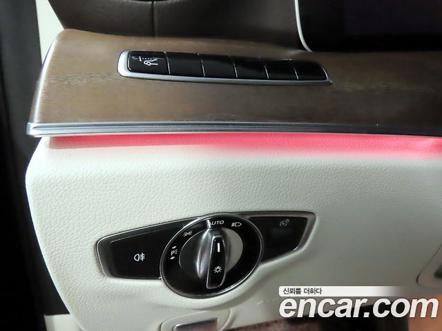Mercedes-Benz E-Class 2017 — photo 15