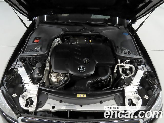 Mercedes-Benz E-Class 2017 — photo 19