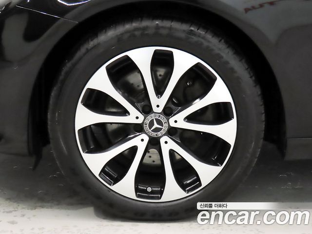 Mercedes-Benz E-Class 2017 — photo 20