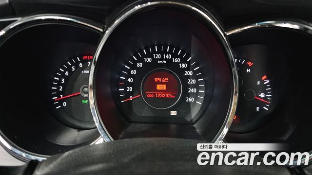 Kia K5 2011 — photo 8