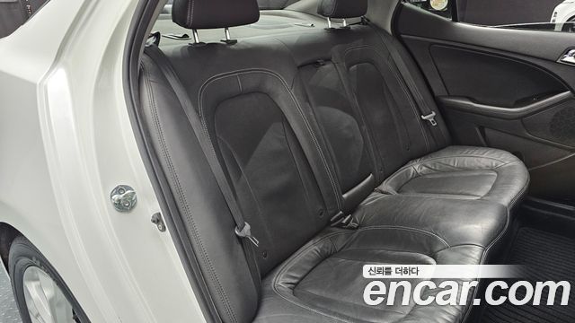 Kia K5 2011 — photo 12