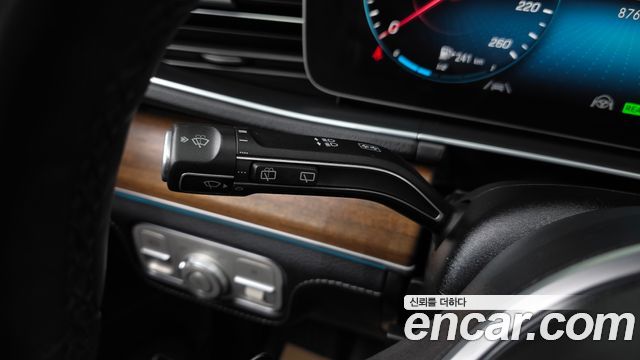 Mercedes-Benz GLE-Class 2021 — photo 28