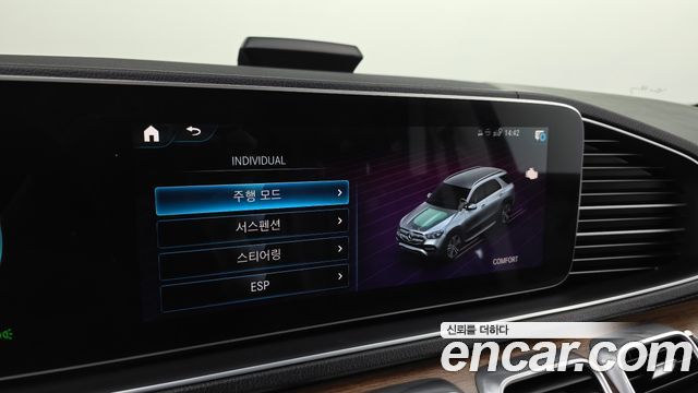 Mercedes-Benz GLE-Class 2021 — photo 29