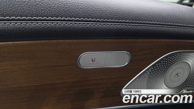 Mercedes-Benz GLE-Class 2021 — photo 30