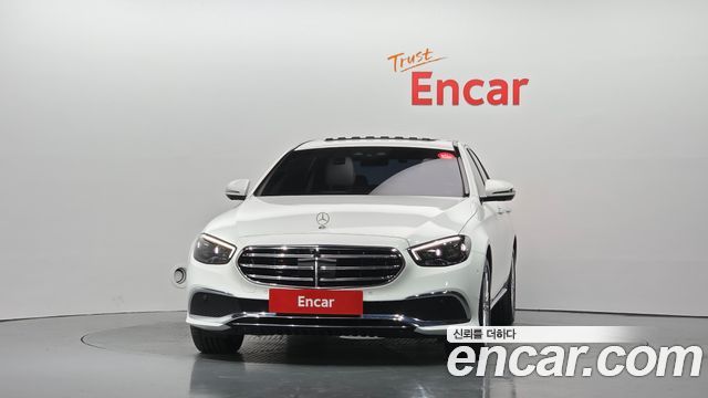 Mercedes-Benz E-Class 2023 — photo 3