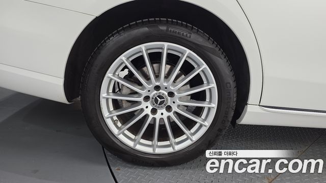 Mercedes-Benz E-Class 2023 — photo 5