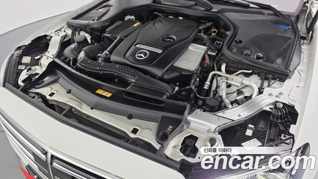 Mercedes-Benz E-Class 2023 — photo 6