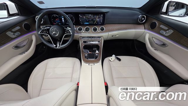Mercedes-Benz E-Class 2023 — photo 10