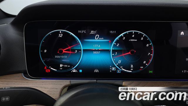 Mercedes-Benz E-Class 2023 — photo 11