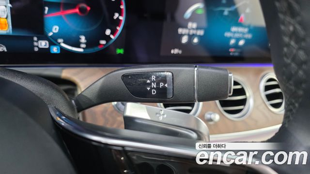 Mercedes-Benz E-Class 2023 — photo 12