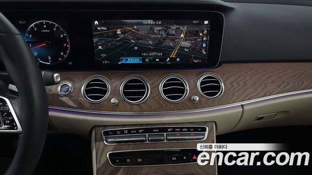 Mercedes-Benz E-Class 2023 — photo 19