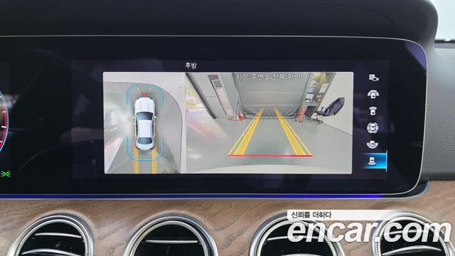 Mercedes-Benz E-Class 2023 — photo 21