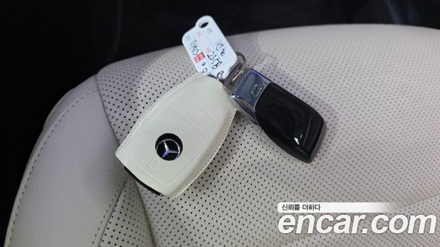 Mercedes-Benz E-Class 2023 — photo 22