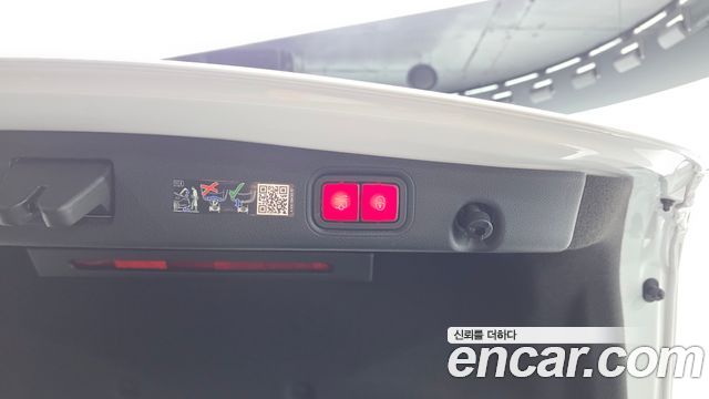Mercedes-Benz E-Class 2023 — photo 25