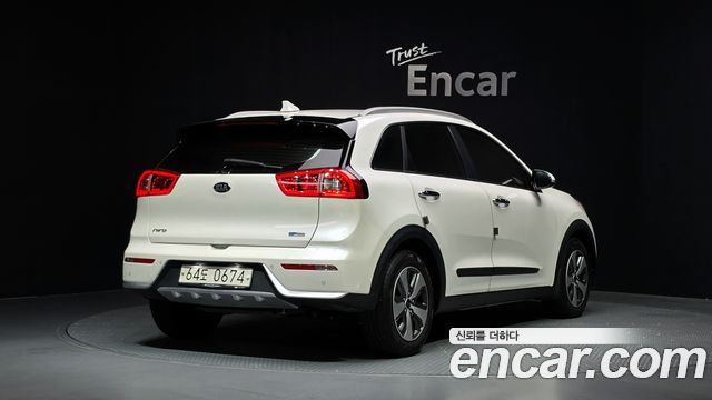 Kia Niro 2017 — photo 2