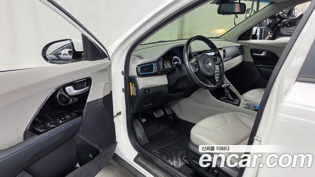 Kia Niro 2017 — photo 10
