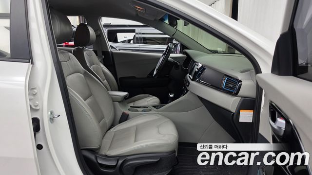 Kia Niro 2017 — photo 11