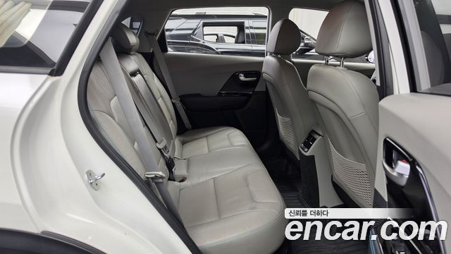Kia Niro 2017 — photo 12